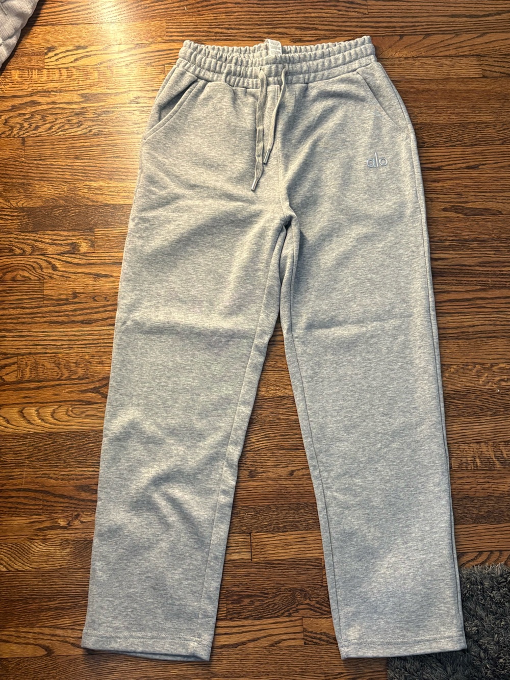 ALO Yoga Men’s Light Gray Jogger Sweatpants